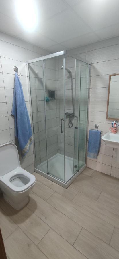 Se Alquila Habitacion Muy Luminosa Con Bano Privado En Apartamento Compartido Rincón de la Victoria Esterno foto